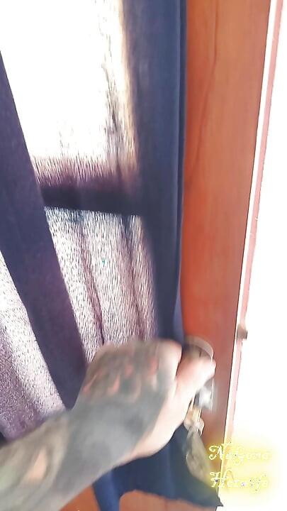 Mi empleada es casada y la cojo en secreto