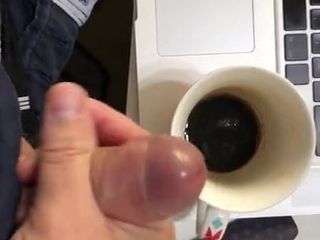 Pancutan mani dalam kopi
