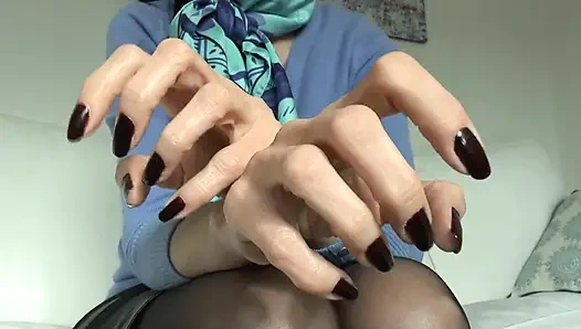 Dark Mysterious Fingernails, Lady Victoria Valente