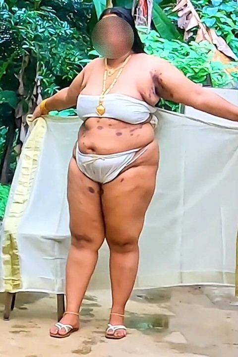 Mallu Big Ass Sexy MILF in Traditional Loincloth and Bodice, Unveiling in Sexy Body Outdoor