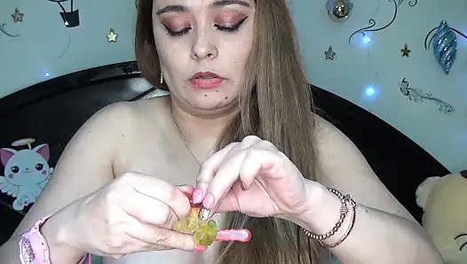 Я ПРОГЛОТИЛА ОЧЕНЬ ДЛИННЫХ ЖЕВАТЕЛЬНЫХ ЧЕРВЕЙ!!