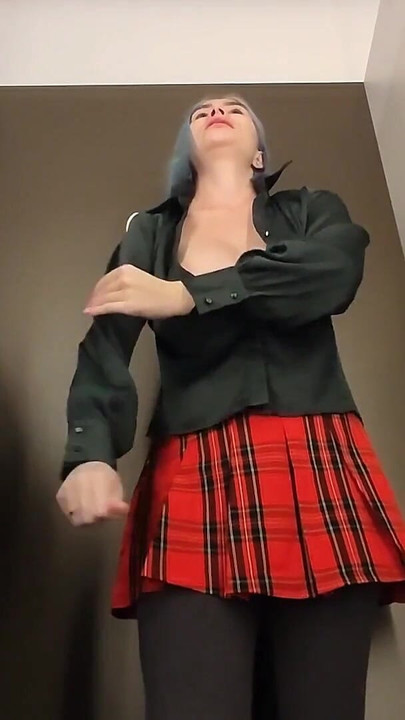 Silný moment z "Try On Haul průhledné oblečení v obchodě. Podívejte se na oblečení. Podívej se na mě v šatně a"