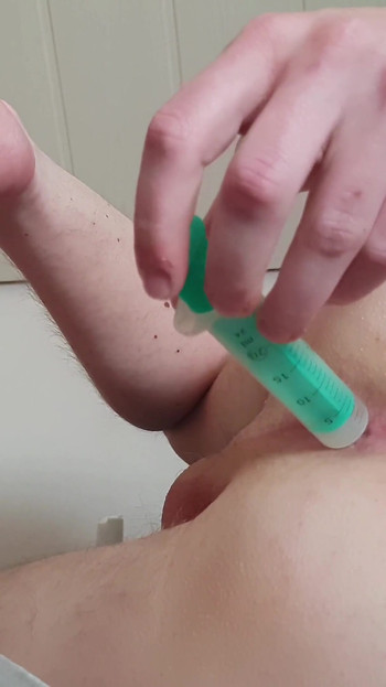 在我的 twink 屁股中出