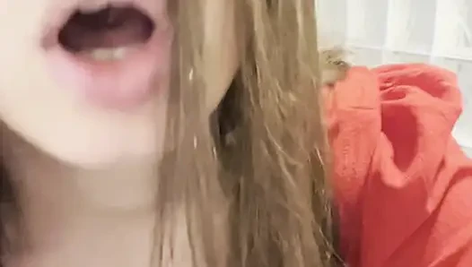 Alleine im Badezimmer spiele ich mit meinem Spielzeug
