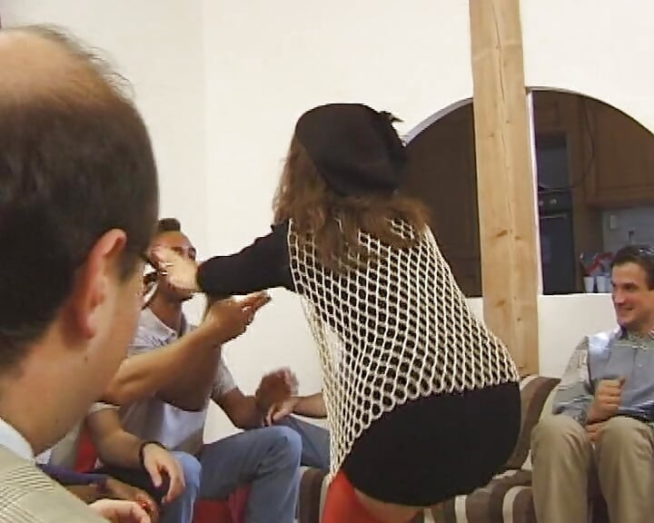 Sjajne francuske kurve uživaju u analnom grupnom jebanju