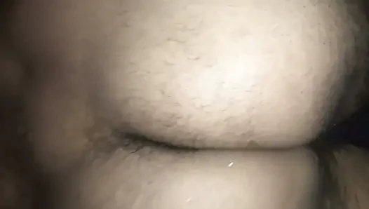 Hintli kadın ışıkları söndürerek seks yapıyor