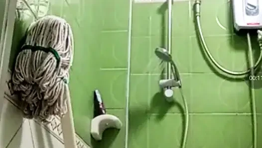 Cuma nonton pantat bahenol mandi pagi-pagi