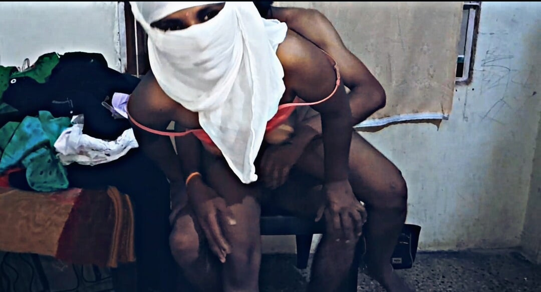 Parosan ki choot men khujli chal rahi thi mera poora lnd apni choot men lekar shant ki aur use chudaee ka poora maja diya