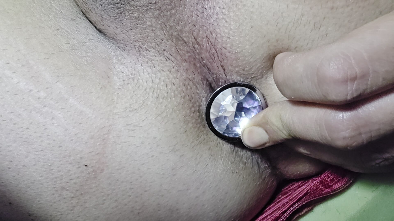 Insert plug in my ass