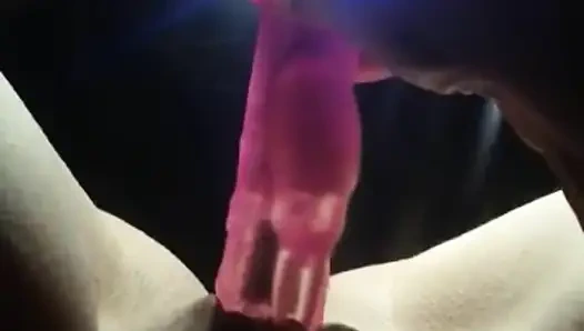 Yapay penisle kendini sikiyor