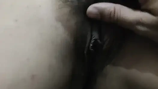 Memek muda ibu muda dengan jari kepuasan kamar tidur di pacar