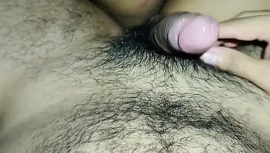 Genç kız arkadaşıma harika bir anal yorum, poposundan sikişmeyi çok seviyor