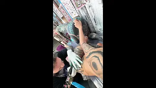 Тату-сессия Gone Грязная - лизание пирсинговой киски и анальная игра