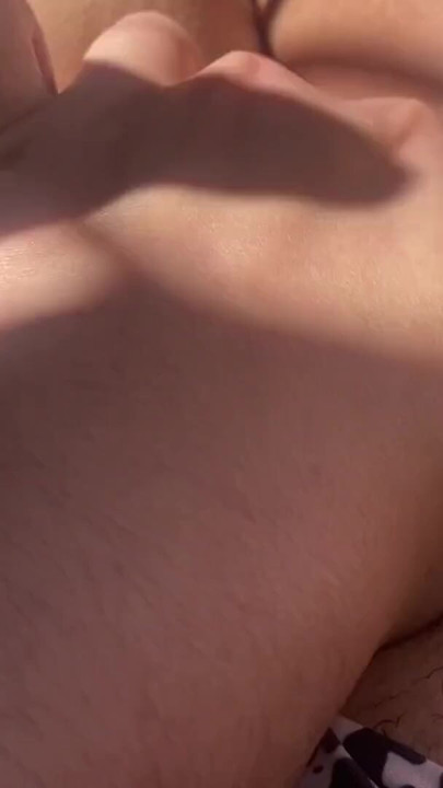 The sunny day makes me and I rub my clitoris until I put my fingers until I orgasm | Clip 1