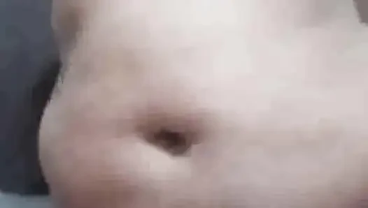 Datang dan lihat aku melucuti pakaian dalamku dan mengenakan gaun tidurku yang seksi dengan nikmat dengan lekuk tubuh besar