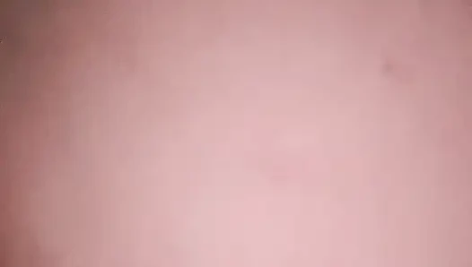 Cewek nakal ini ngentot kontol tukang reparasi dan cowok ini fingering memeknya saat suaminya lagi nggak di rumah