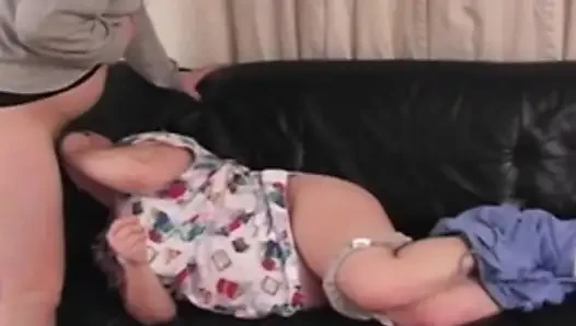 Tombul hatun gırtlağına kadar öğürüyor