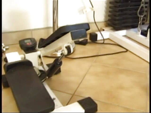 Gay pejantan sange saat latihan dan ngentot di gym