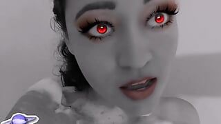 サトゥルノ・スクワートは最もセクシーで最も美しいラテン系美女で、今回は性的な呪文を実行する本物の魔女です。