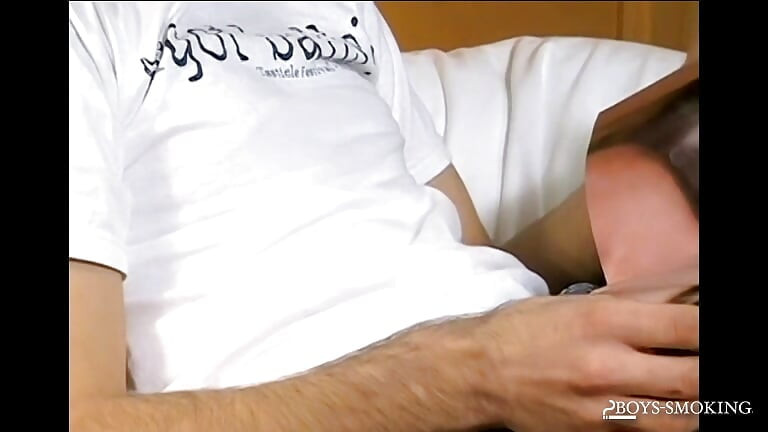 Boyssmoking Ashley เงี่ยนในบรรยากาศสูบบุหรี่และลูบเดี่ยวตัวหนา