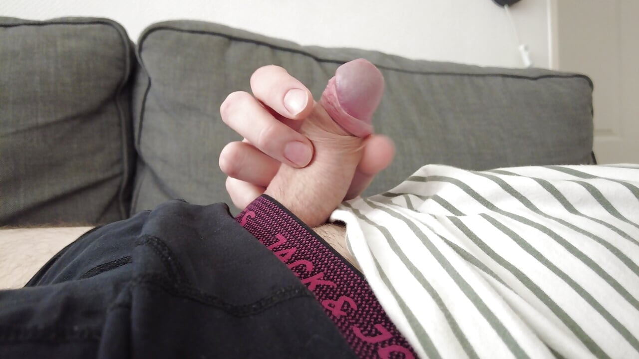 Wanking on vacation - first day at my vacation rental