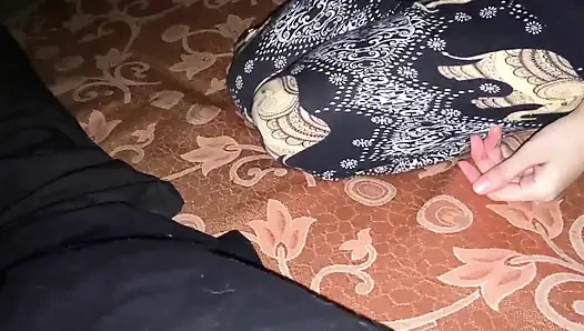 Tante bahenol randy lagi asik nyepong kontolku