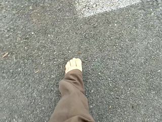 Kocalos - боса нога по траві