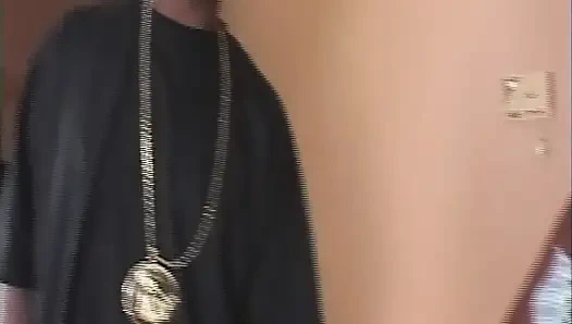 Его огромный член трахает его девушку