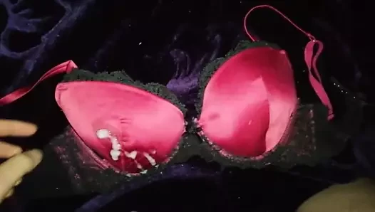 Cum üzerinde saten pembe sutyen 32d