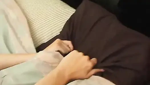Pria kulit hitam imut yang hot dengan kontol luar biasa meniduri si cantik