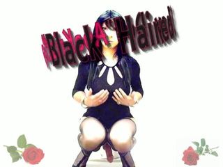 Anakristina - poupée tapette aux cheveux noirs