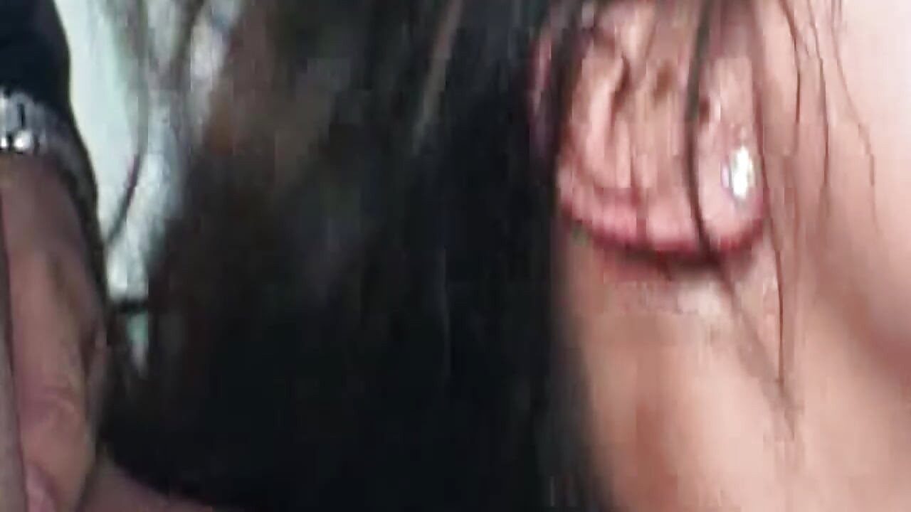 Morena milf empapada en semen de múltiples pollas grandes