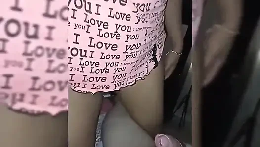 18-летняя брюнетка с большими отвисшими сиськами из Nbbvdew York Соединенные Штаты трахает большой хуй ее сводного брата Mag