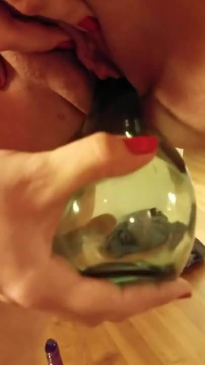 Heather fucks bottle