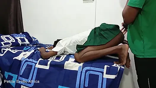 Gadis remaja kurus afrika lagi asik fingering memeknya pakai jari