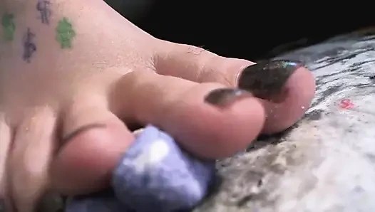 Easter Peep Crush. Uzun Ayak Parmakları Yemek Ezme, Ayak Ibadeti Yakın Çekim