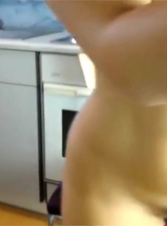 Cute Sexydea Flashing Pussy on Live Webcam