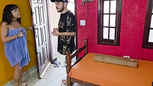 Курьер Приходит, И Мы Не Можем Устоять За Сексом С Ним