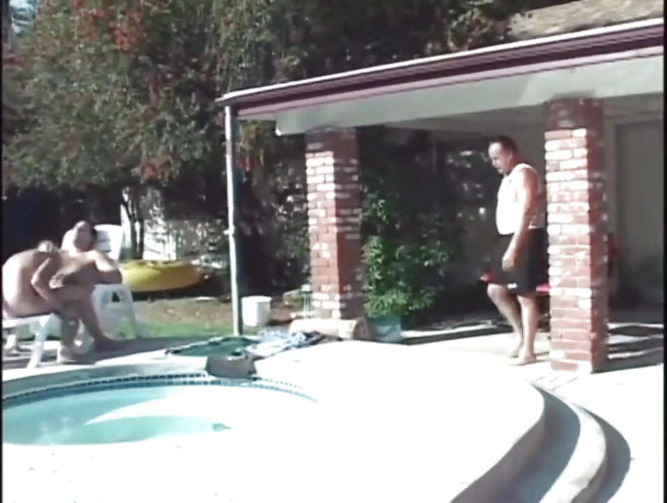 Big boobs blonde milf threesome fucking in the swimming pool