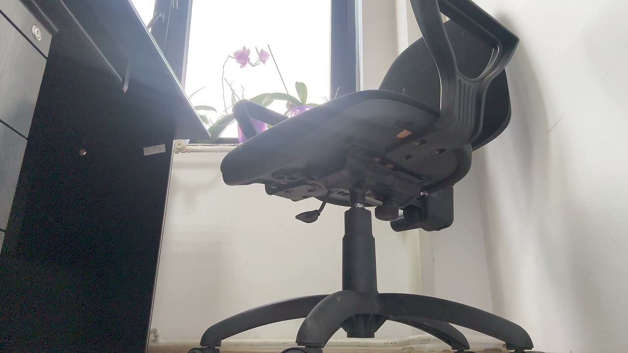I came to the office without panties and spread my legs in public