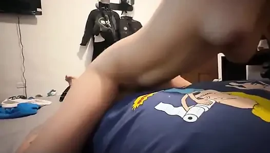Üvey annem dağınıklığıma kızıyor ama ona güzel yarağımı verince mutlu oluyor