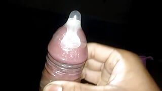 Zaroor Codom cumshot in condoom condoom klaarkomen