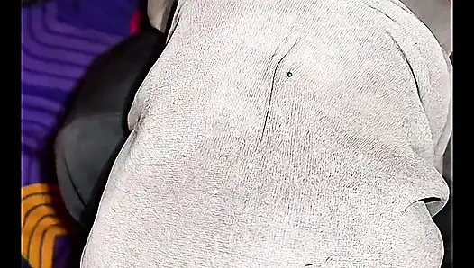 Masum ve dindar üvey kız kardeşime ilk kez seks yapmayı öğretiyorum