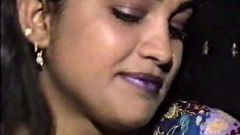 लाहौरी हीरा मंडी पंजाबी पाकिस्तानी लड़की में तीन प्रतिभागियों का सम्भोग