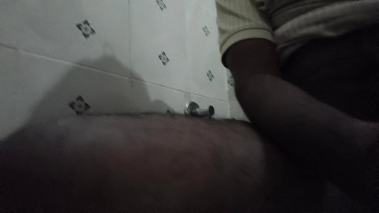 Bathroom mein bhabhi ki pantry bara se khela