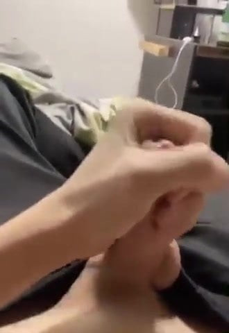 صبي يجلخ زبه