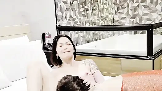 Наслаждаясь С Моим Новым Другом, Который Я Встретил В Баре