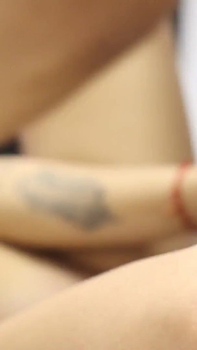 STEN, PAPIR, SAKS: VI LEGEDE MED MIN COLOMBIANSKE STEDSØSTER OG ENDTE MED AT HAVE SEX | Klip 1