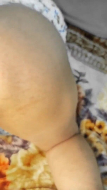 لحظة مهمة من "طلبت مني زوجة الأب أن أقذف داخل كسها الكريمي المبلل"
