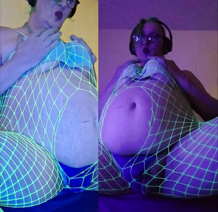 Double Mint Cum - a Green Goddess hologram